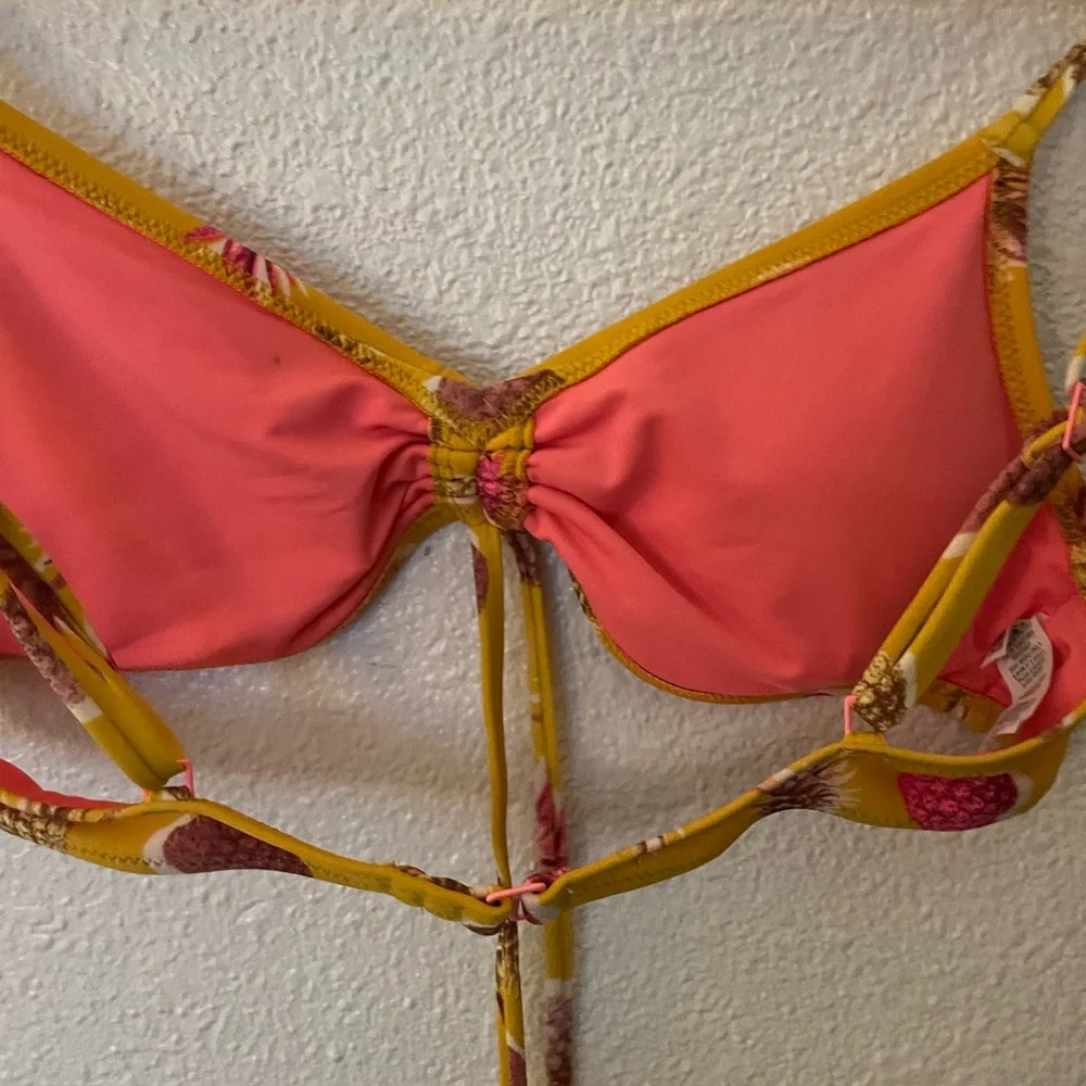 Aerie Pineapple Graphic Print Bikini Top Size Small Lightly Padded Ruched Scoop